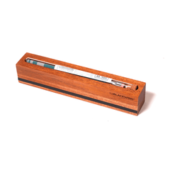 A wooden box containing a Blackwing Flat Single Tube Display. A wooden box containing a Blackwing Flat Single Tube Display.