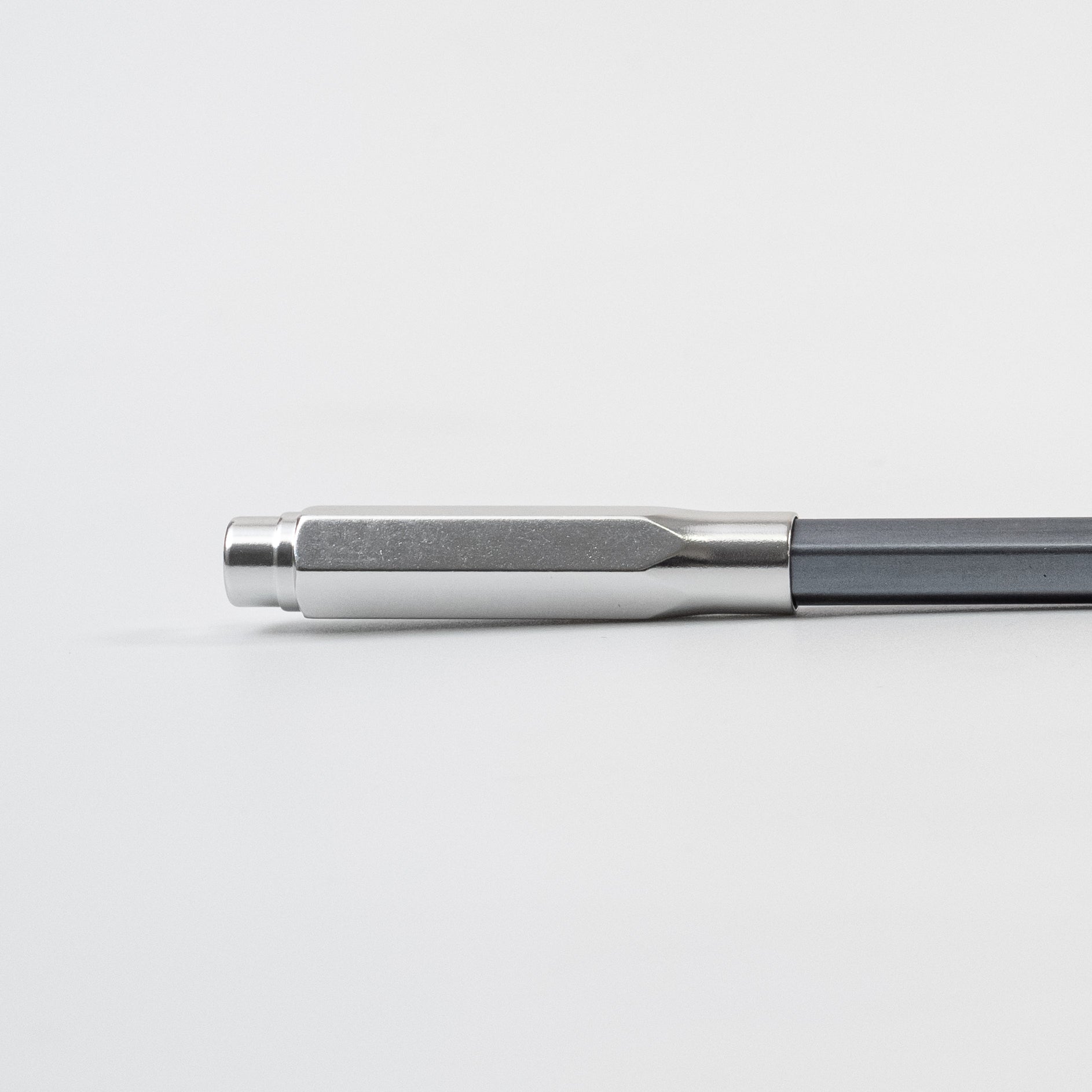 A lightweight Blackwing Point Guard - Silver pen.