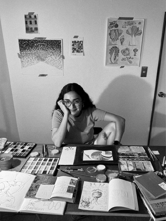 Fabiana Moch headshot at her desk