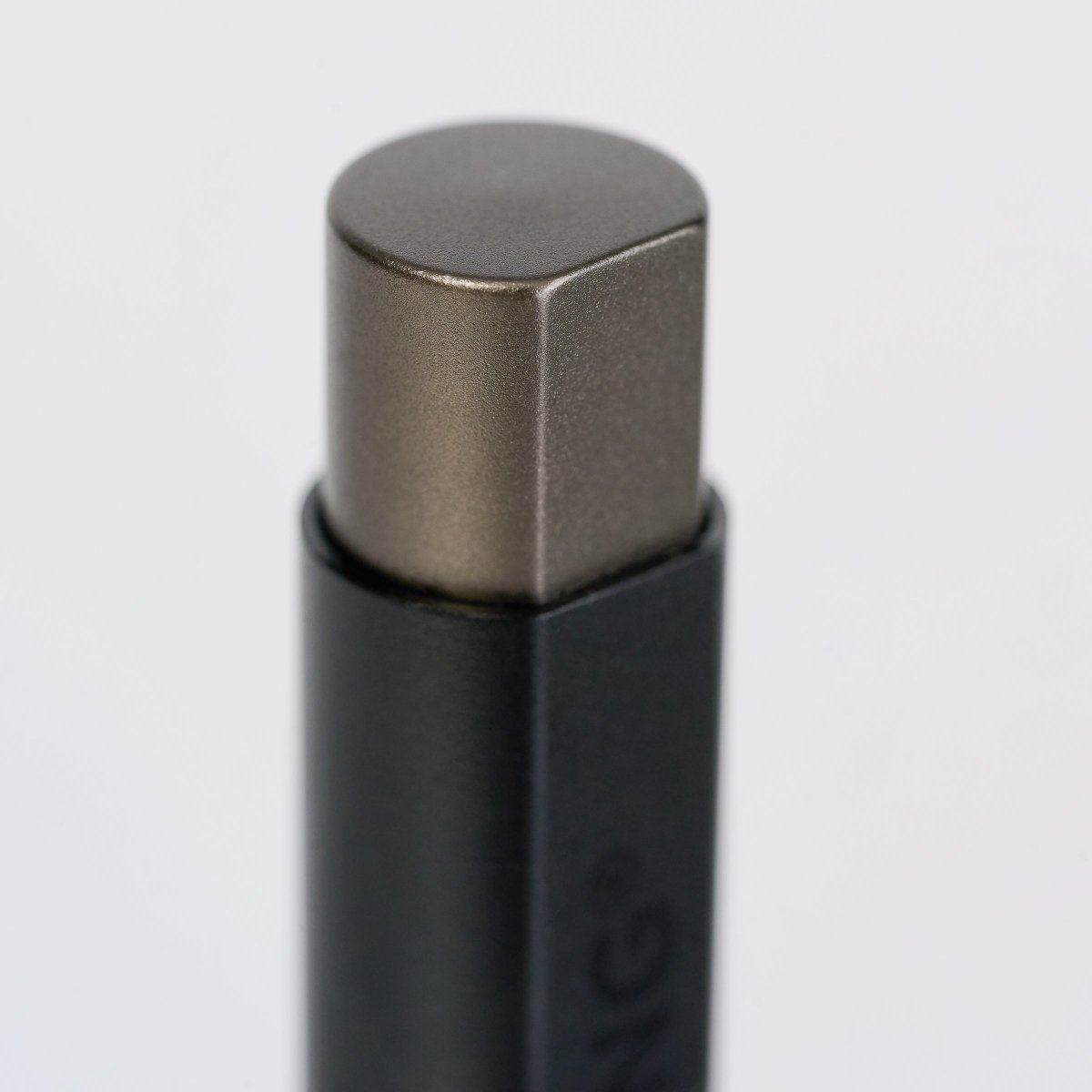 Blackwing pen with chunky click